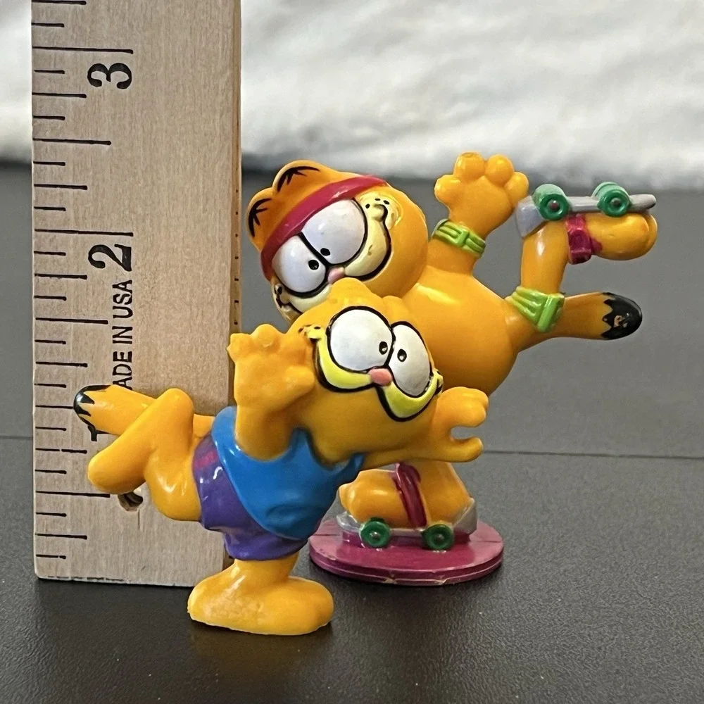 Vintage 1981 Garfield On Roller Skates & In Motion PVC Mini Figurine Figure Lot